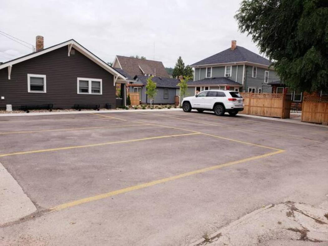 Luxurious Historic Renovated Bungalow Dt Rapid City With Private Patio المظهر الخارجي الصورة